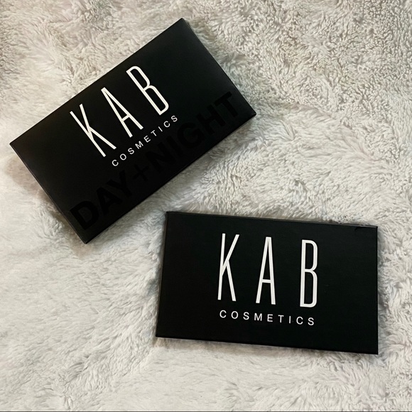 ❣️SOLD❣️🎉HOST PICK🎉✨🆕💖KAB COSMETIC DAY + NIGHT EYESHADOW PALETTE💖 - Picture 11 of 14